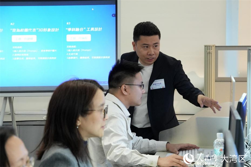 香港中小学校长参与“校长AI公开课”。实习生韩宇轩摄